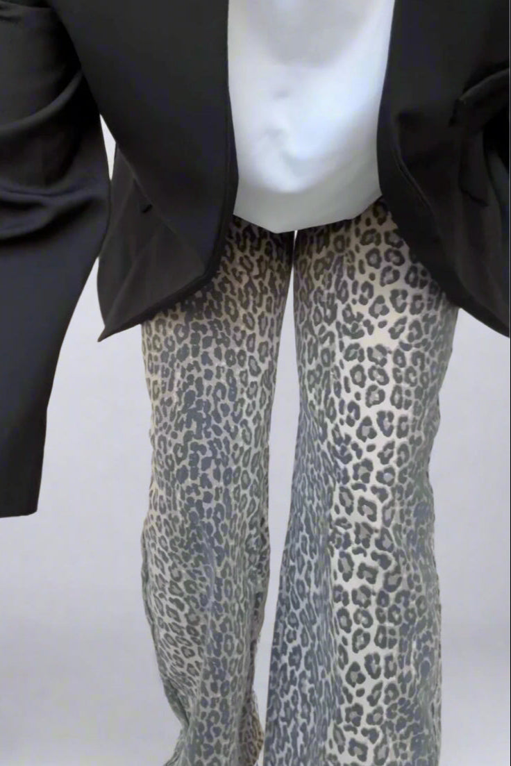 EL DENIM CON ESTAMPADO DE LEO