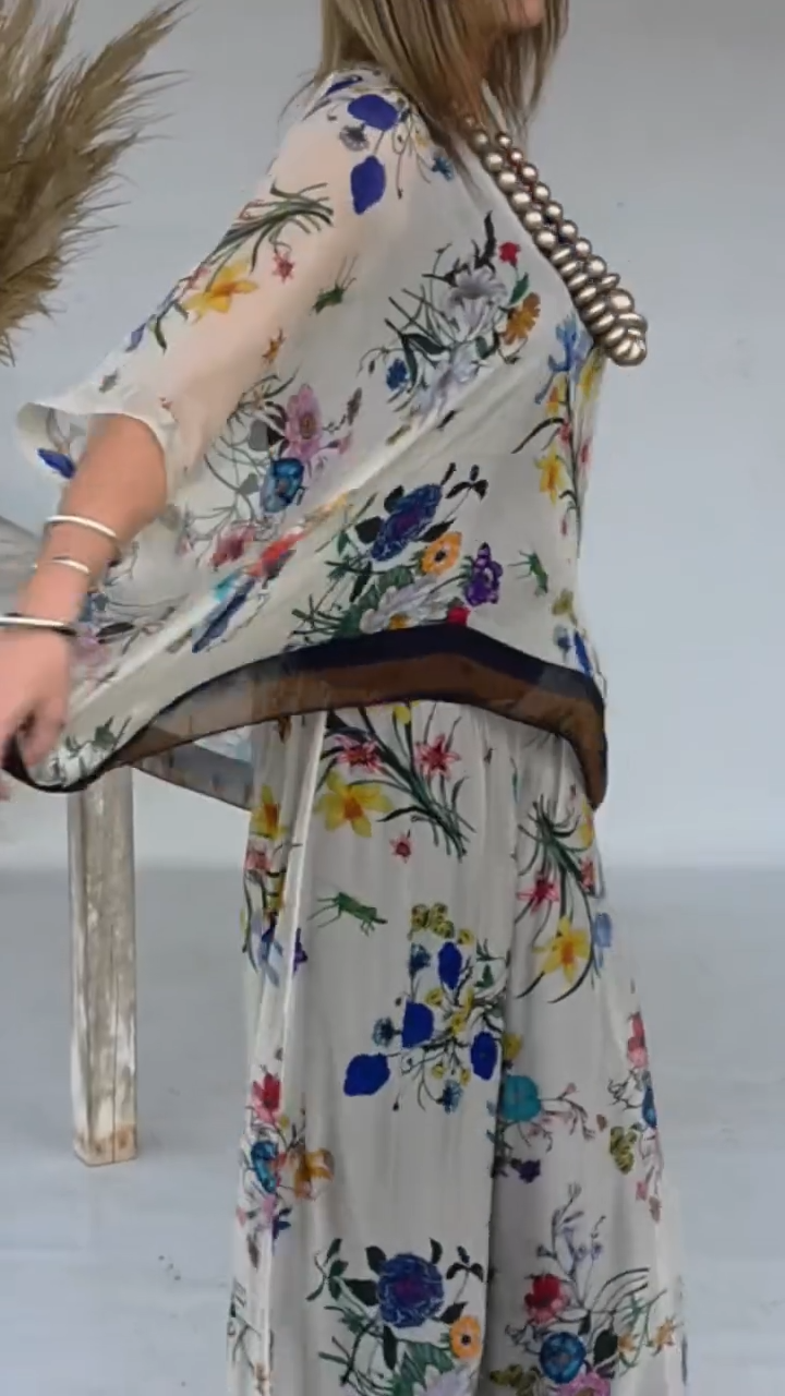 Laura Conjunto floral respira frescura y estilo